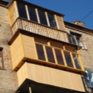 Остекление балкона деревом