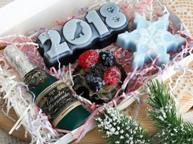 Новогодние подарки своими руками: идеи сувениров на Новый год 2019