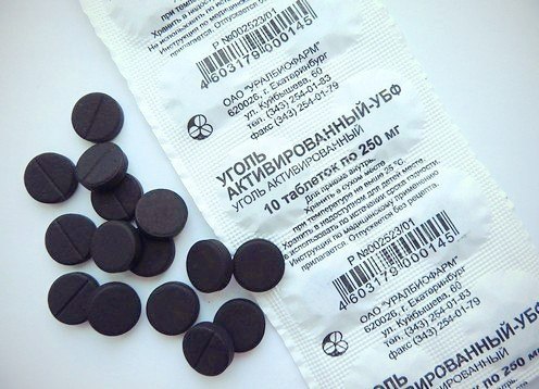 Как очистить самогон активированным углем в таблетках из аптеки?