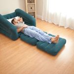 Раскладное кресло-кровать: особенности размещения в интерьере