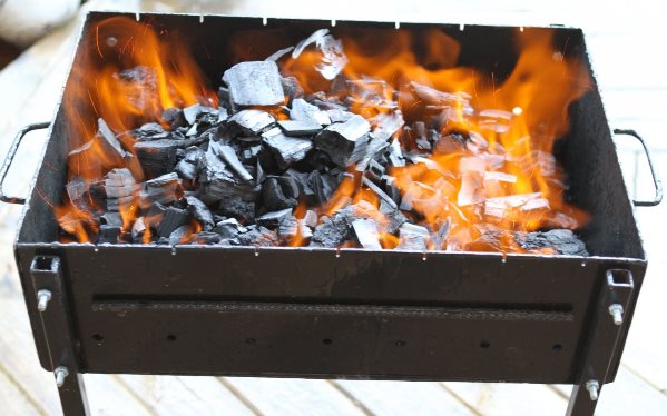 Как правильно разжечь мангал для шашлыка на углях?