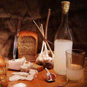 Очищает ли хлеб самогон? Технология, нюансы, плюсы и минусы хлебной очистки алкоголя