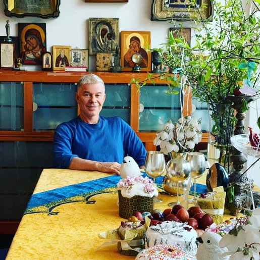 В гостях: как выглядит дом (и собаки!) 69-летнего Олега Газманова