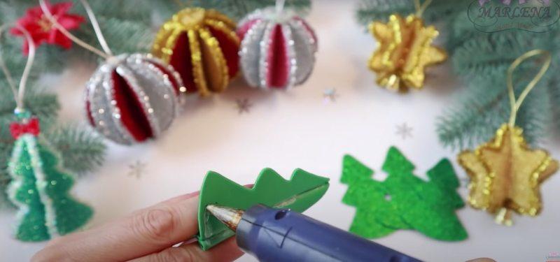Новогодние игрушки из глиттерного фоамирана: волшебные поделки без утюга!