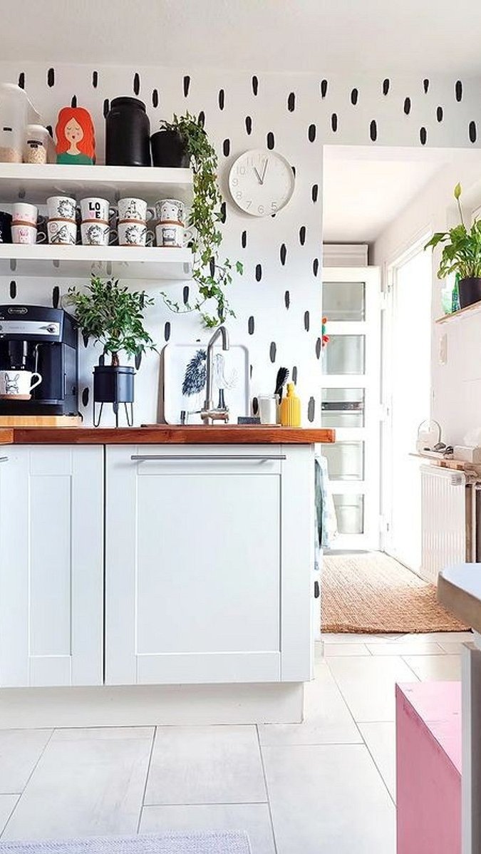 Обои на кухне: 6 невероятных интерьеров, которые влюбят вас в эту отделку